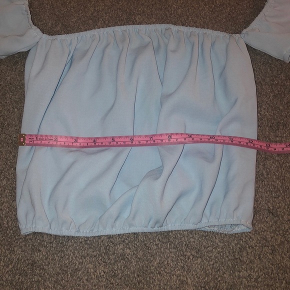 🌟*SOLD. Off the should crop top - Picture 8 of 11